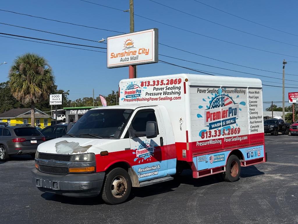 2011 Chevrolet Express G4500's photo